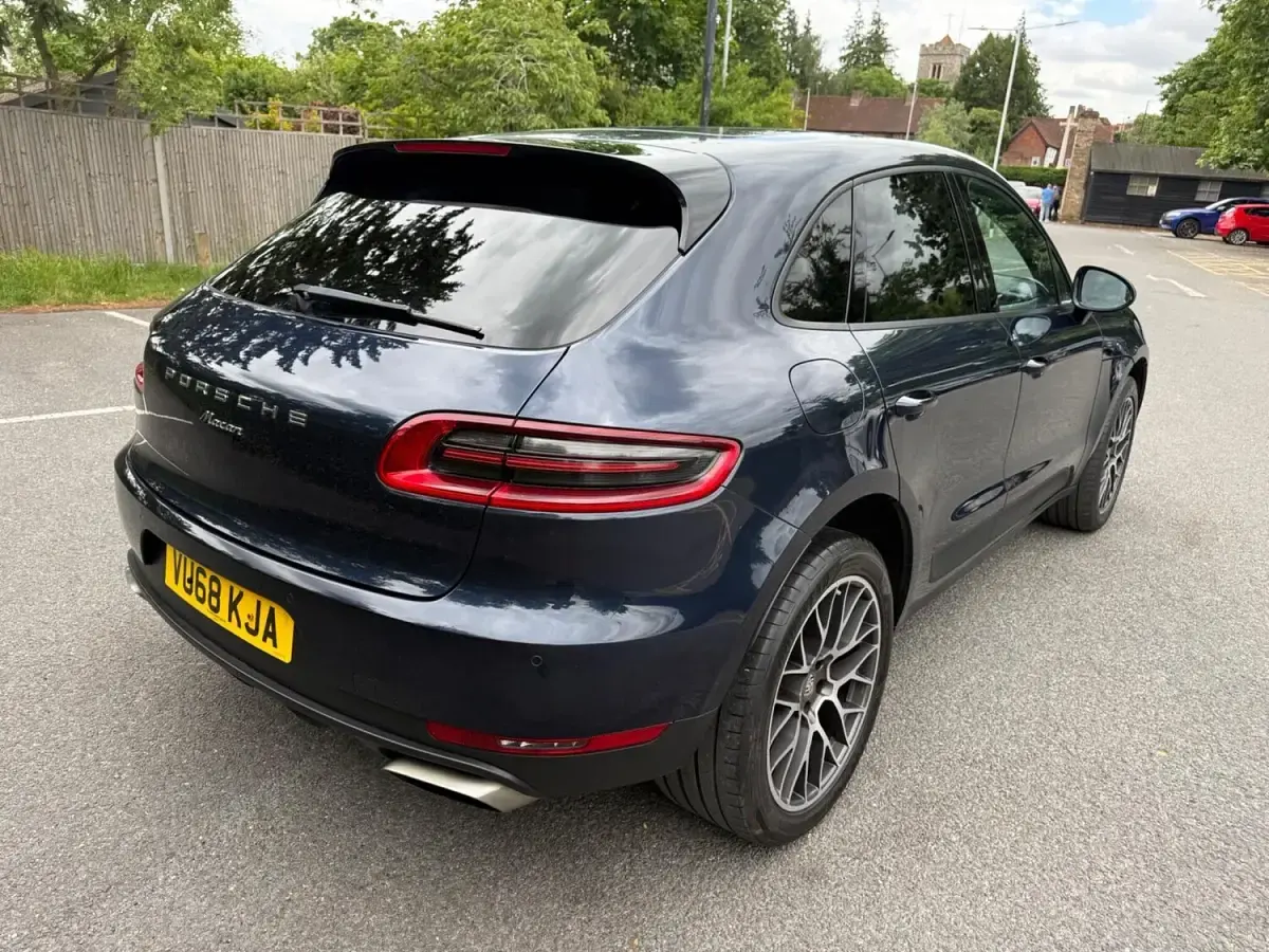 Used Porsche Macan 252 HP (185 kW) 2018 Blue SUV