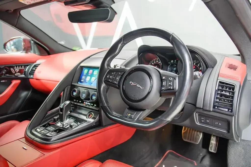 Used Jaguar F-Type R 550 HP (404 kW) 2018 Green Cabriolet