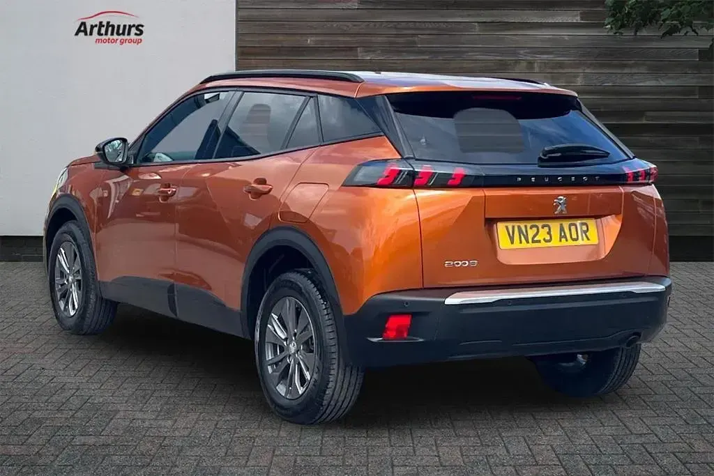 Used Peugeot 2008 Active+ 100 HP (73 kW) 2023 Orange SUV