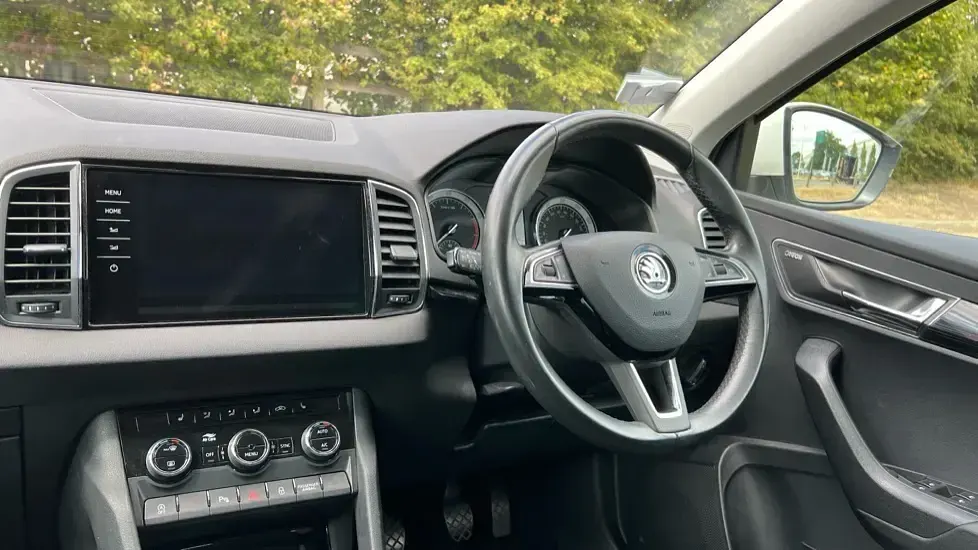 Used Skoda Karoq SE L 116 HP (85 kW) 2018 Candy white SUV