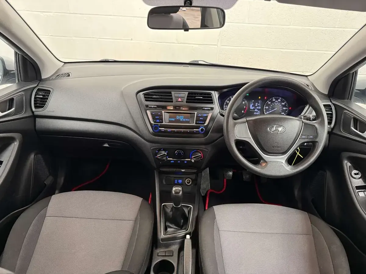 Used Hyundai i20 84 HP (61 kW) 2017 Grey Hatchback
