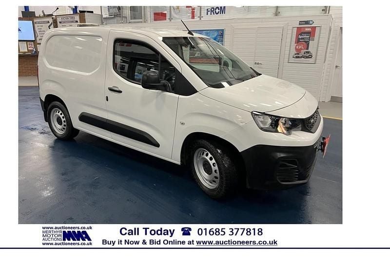 Used Peugeot Partner 75 HP (55 kW) 2019 White MPV