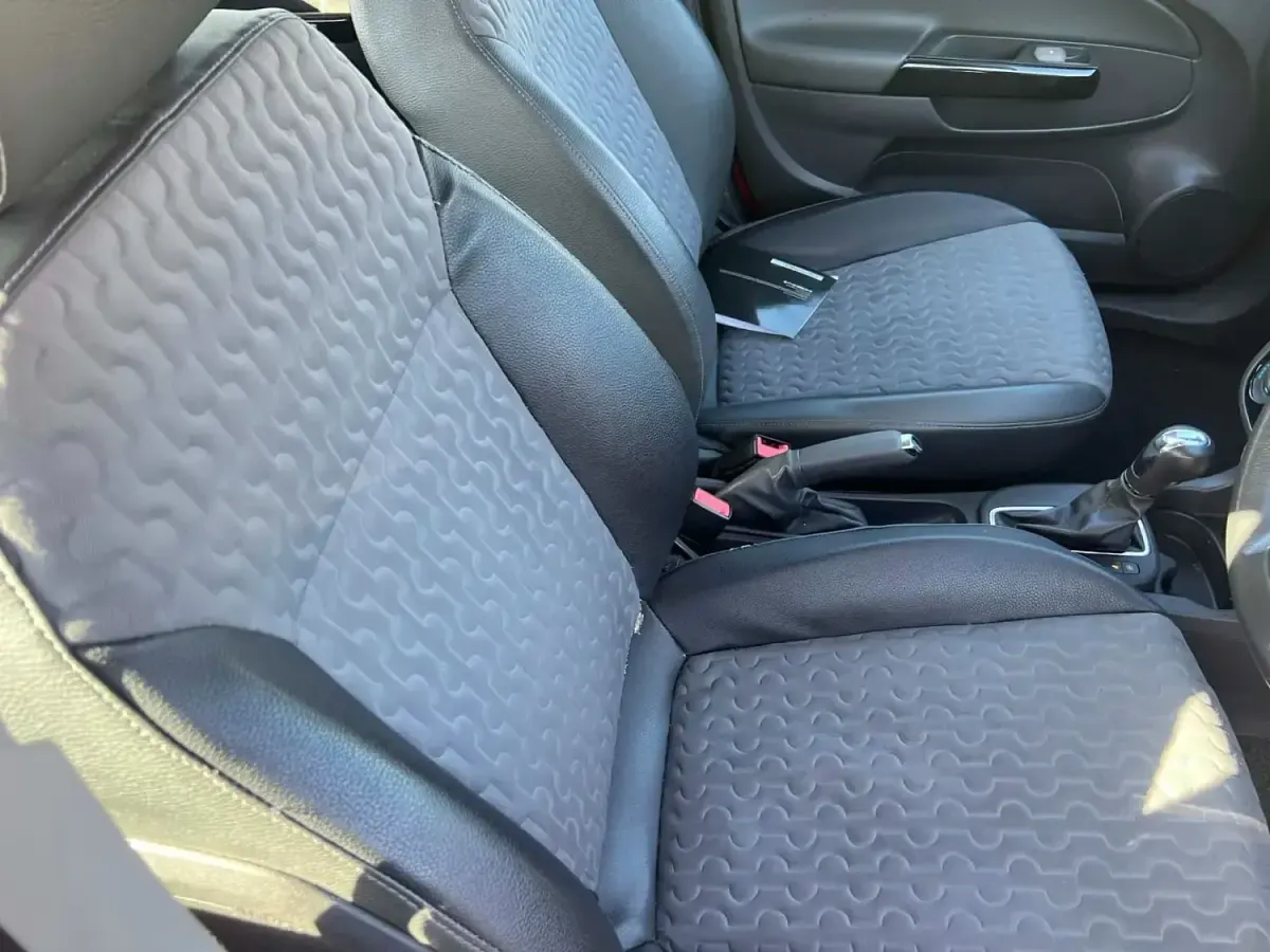 Second-hand Vauxhall Corsa 2013 Roșu Hatchback
