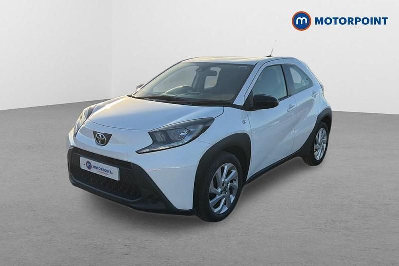 Used Toyota Aygo X PURE 72 HP (52 kW) 2023 White SUV