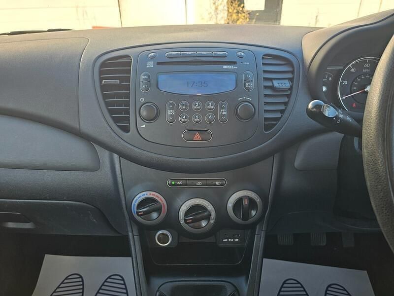 Gebraucht Hyundai i10 Classic 85 PS (62 kW) 2013 Rot Kleinwagen