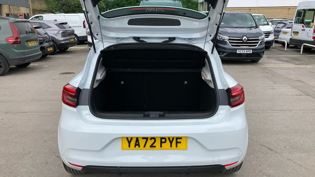 Used Renault Clio Evolution 145 HP (106 kW) 2023 White Hatchback