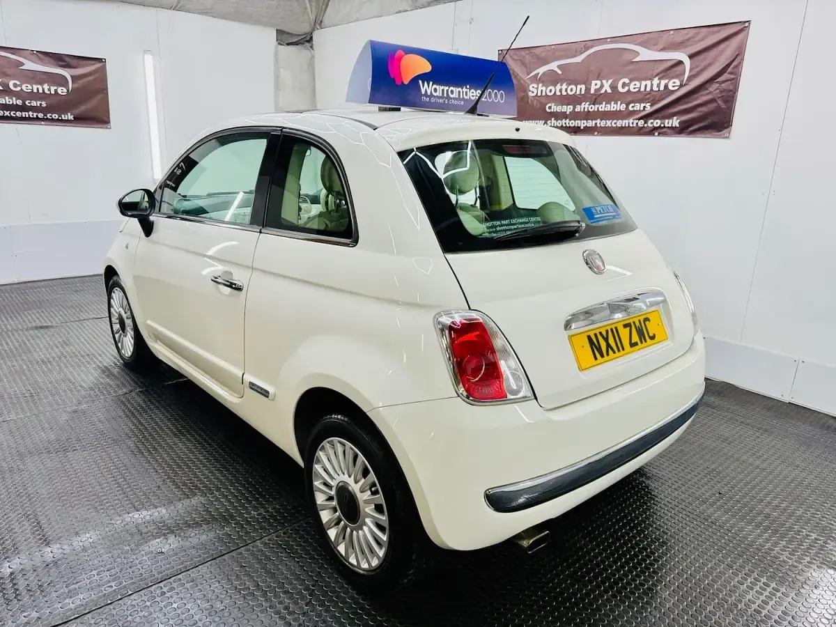 Used Fiat 500 Lounge 85 HP (62 kW) 2011 White Hatchback