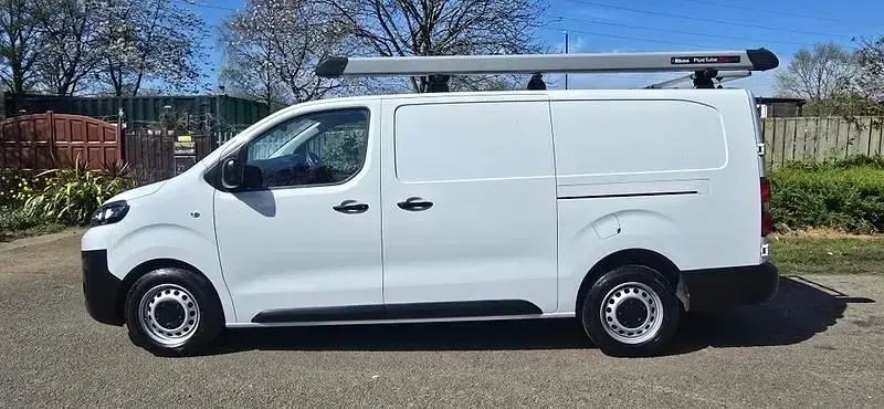 Begagnad Citroën Dispatch 2024 Vit Minibuss