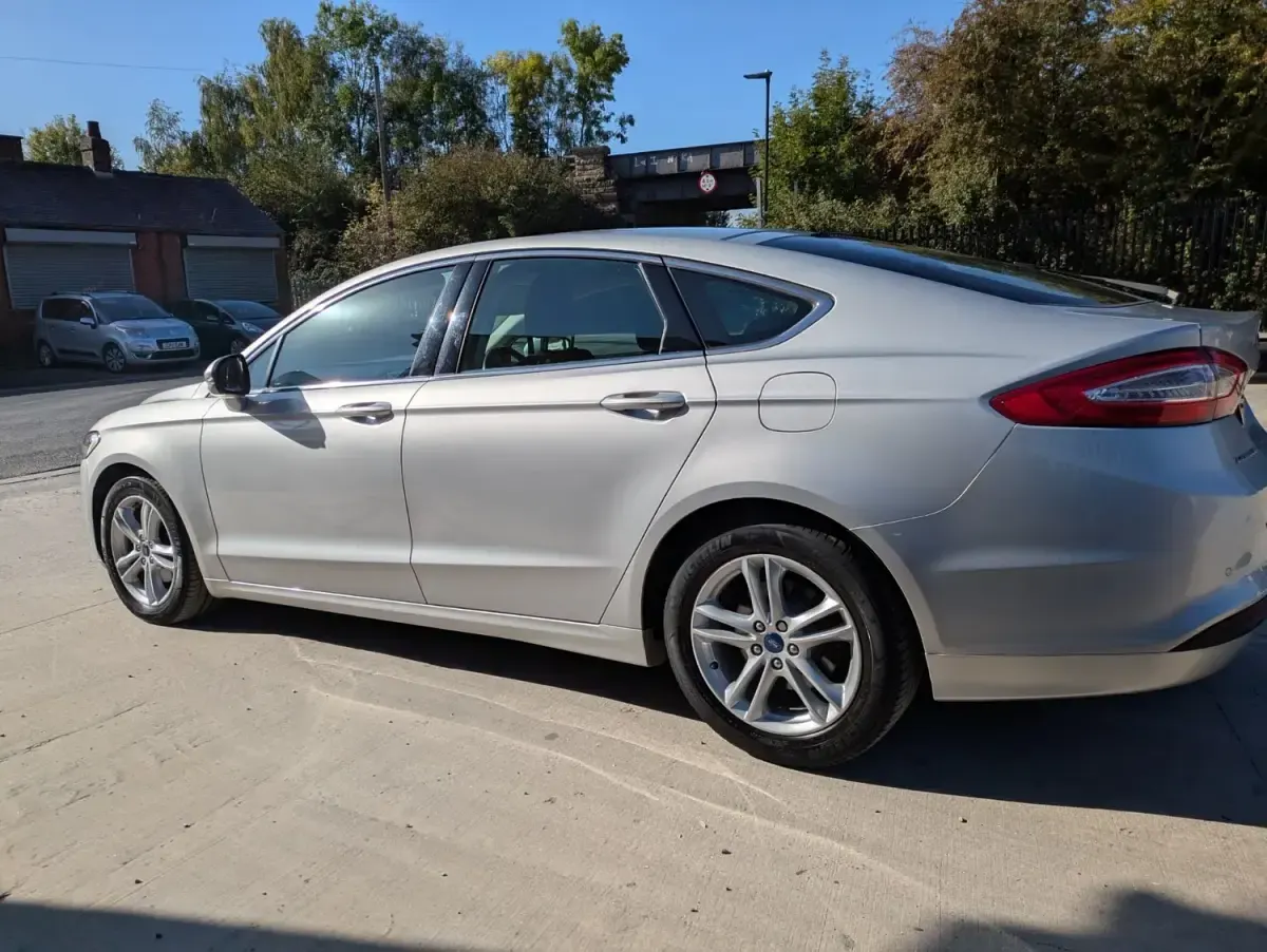 Begagnad Ford Mondeo Zetec 150 HK (110 kW) 2017 Silver Halvkombi