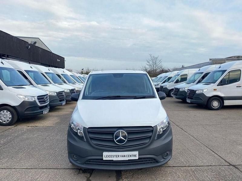 Used Mercedes Vito Progressive 160 HP (117 kW) 2021 White Van
