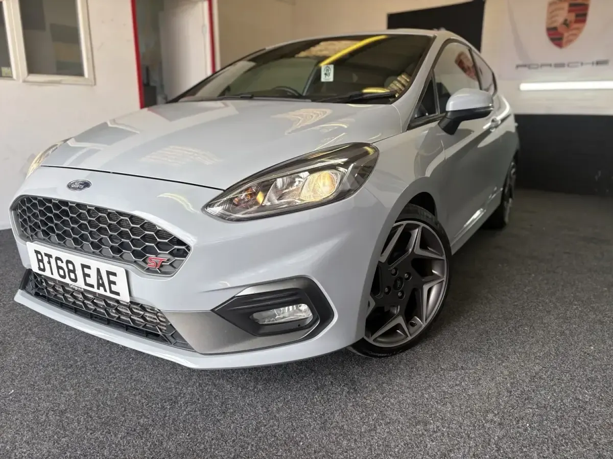 Usado Ford Fiesta ST 2018 Plateado Utilitario