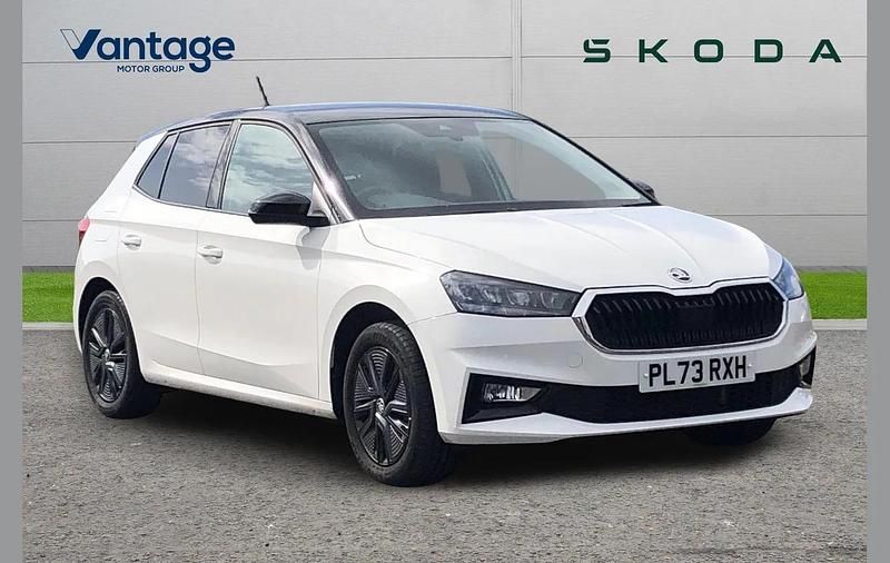 Used Skoda Fabia Colour Edition 94 HP (69 kW) 2023 Candy white body / black magic pearl effect roof Hatchback