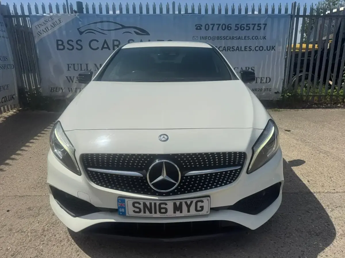 Used Mercedes A180 AMG Line Premium 109 HP (80 kW) 2016 White Hatchback