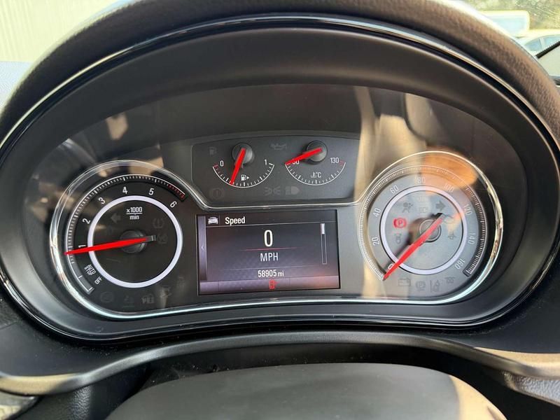 Begagnad Vauxhall Insignia Design Edition 2016 Svart Halvkombi