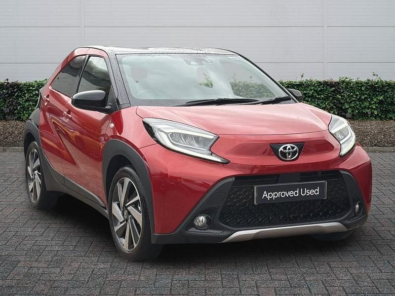 Used Toyota Aygo X 72 HP (52 kW) 2025 Red SUV