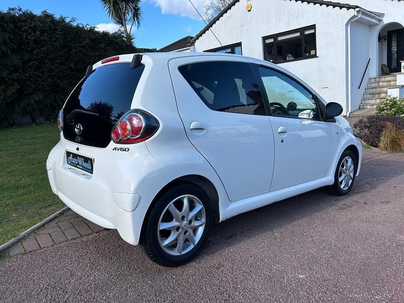Used Toyota Aygo 68 HP (50 kW) 2013 White Hatchback