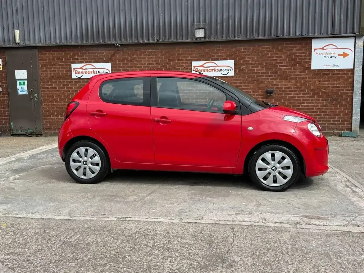 Usado Citroën C1 Feel 82 HP (60 kW) 2017 Vermelho Citadino