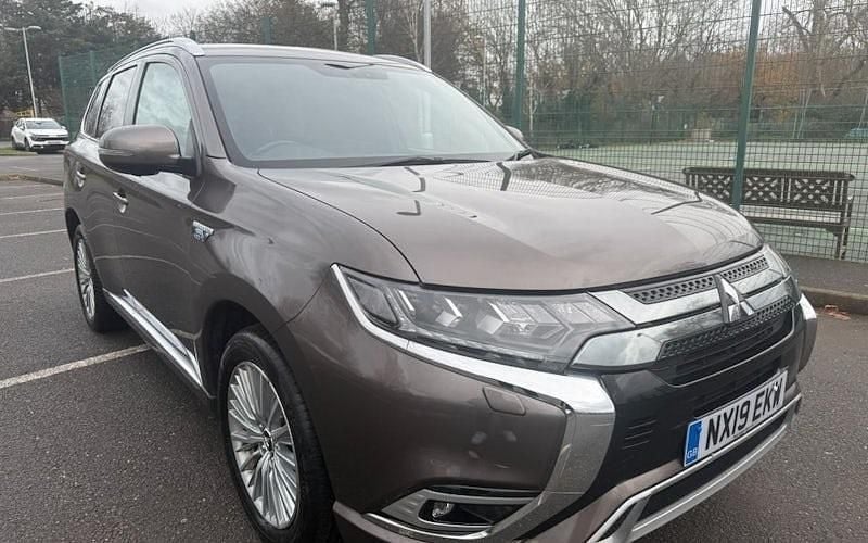 Used 2018 Mitsubishi Outlander P-HEV Estate | £13,495 (Fair price) - Image 1/4