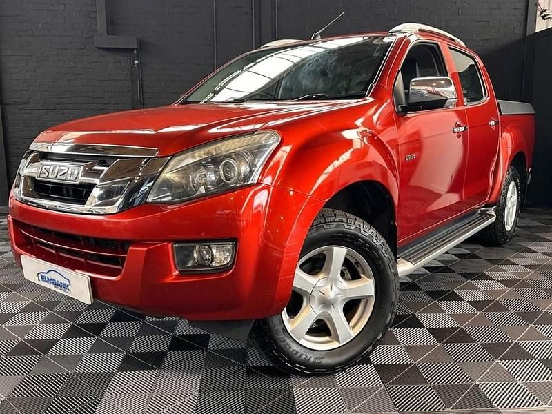 Used Isuzu Pick up 161 HP (118 kW) 2015 Red Pickup