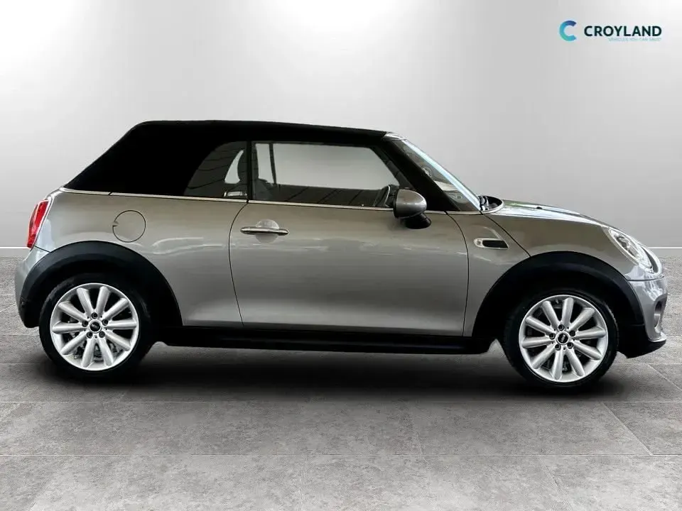 Usado Mini Cooper Cabriolet 136 HP (100 kW) 2016 Prateado Cabrios