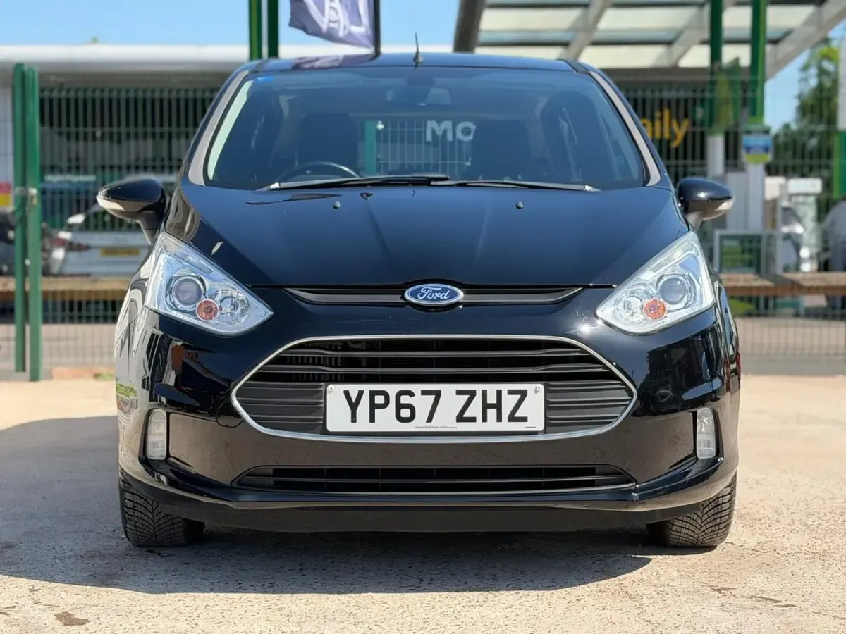 Usado Ford B-MAX Zetec 95 HP (69 kW) 2017 Preto Monovolume