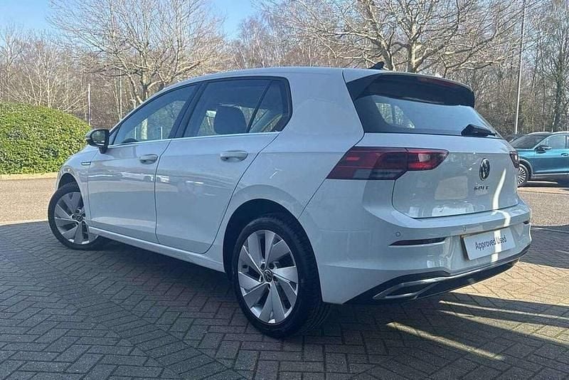 Used VW Golf VIII Style 130 HP (95 kW) 2023 White Hatchback