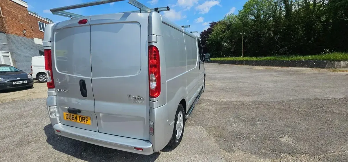 Używany Renault Trafic 115 KM (84 kW) 2014 Srebrny Minivan