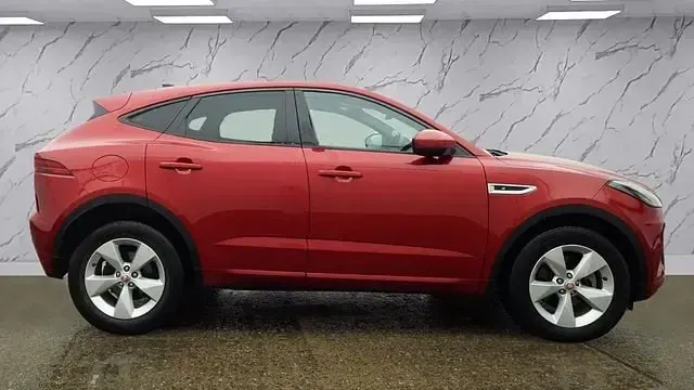 Usado Jaguar E-Pace R-Dynamic 180 HP (132 kW) 2020 Vermelho SUV