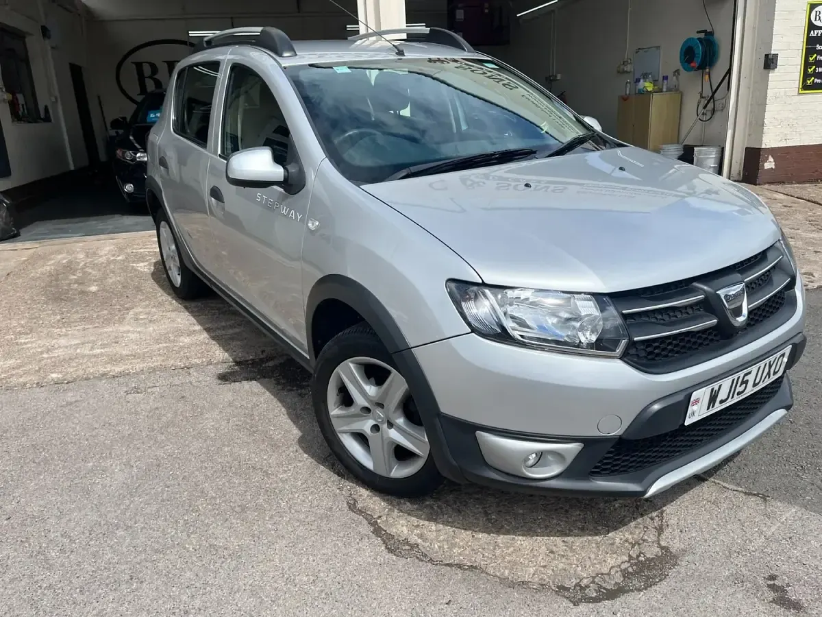 Used Dacia Sandero Lauréate 2015 Silver Hatchback