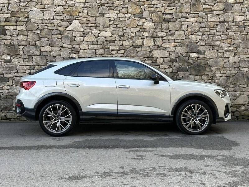 Begagnad Audi Q3 Black Edition 2024 Silver SUV