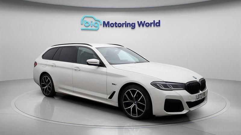White Used 2022 BMW 530e M Sport Estate | £25,300 (Good price) - Image 1/4