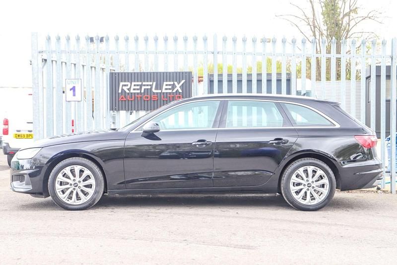 Used Audi A4 Comfort 150 HP (110 kW) 2023 Black Estate