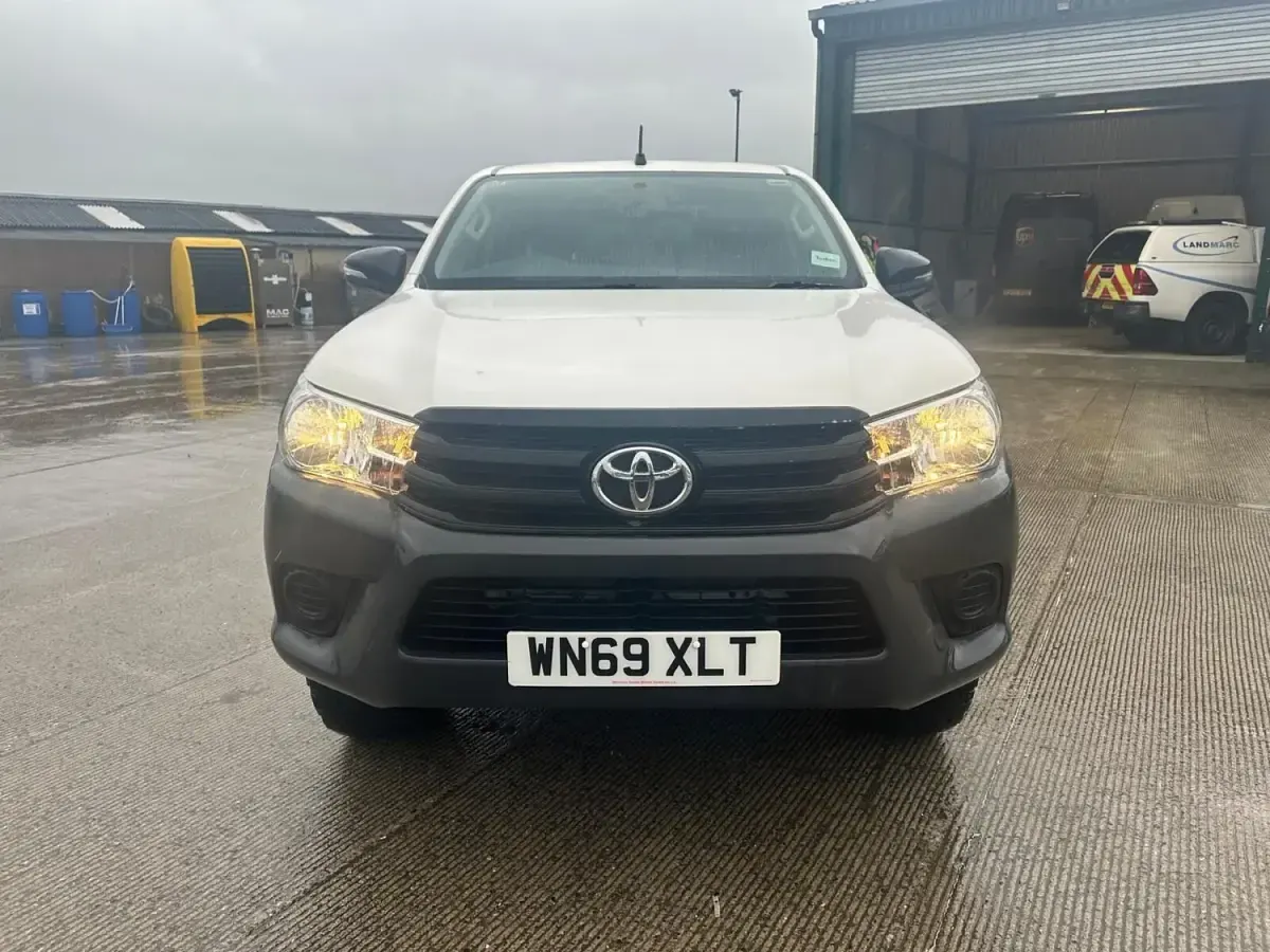 Usado Toyota HiLux Active 150 HP (110 kW) 2019 Branco Pickup