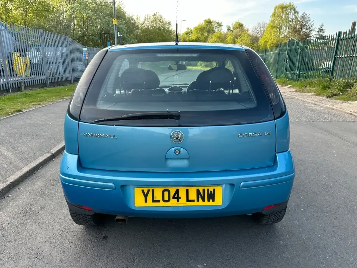 Używany Vauxhall Corsa Design Edition 2004 Niebieski Hatchback