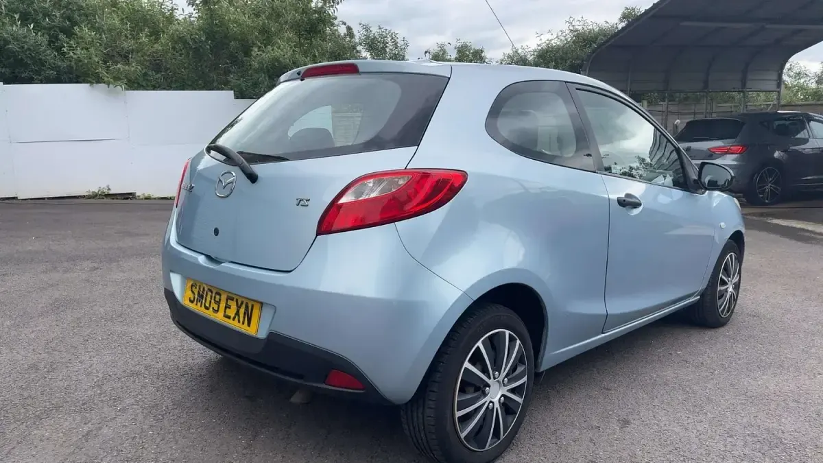 Used Mazda 2 68 HP (50 kW) 2009 Blue Hatchback