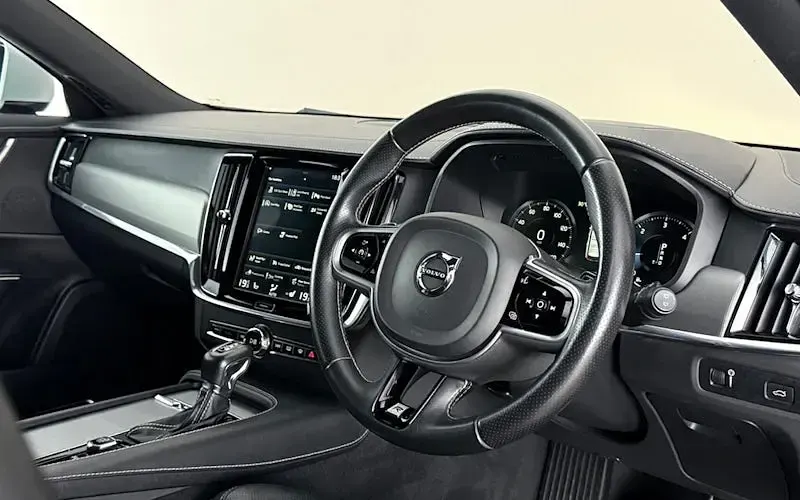 Used Volvo V90 R-Design 190 HP (139 kW) 2019 Blue Estate