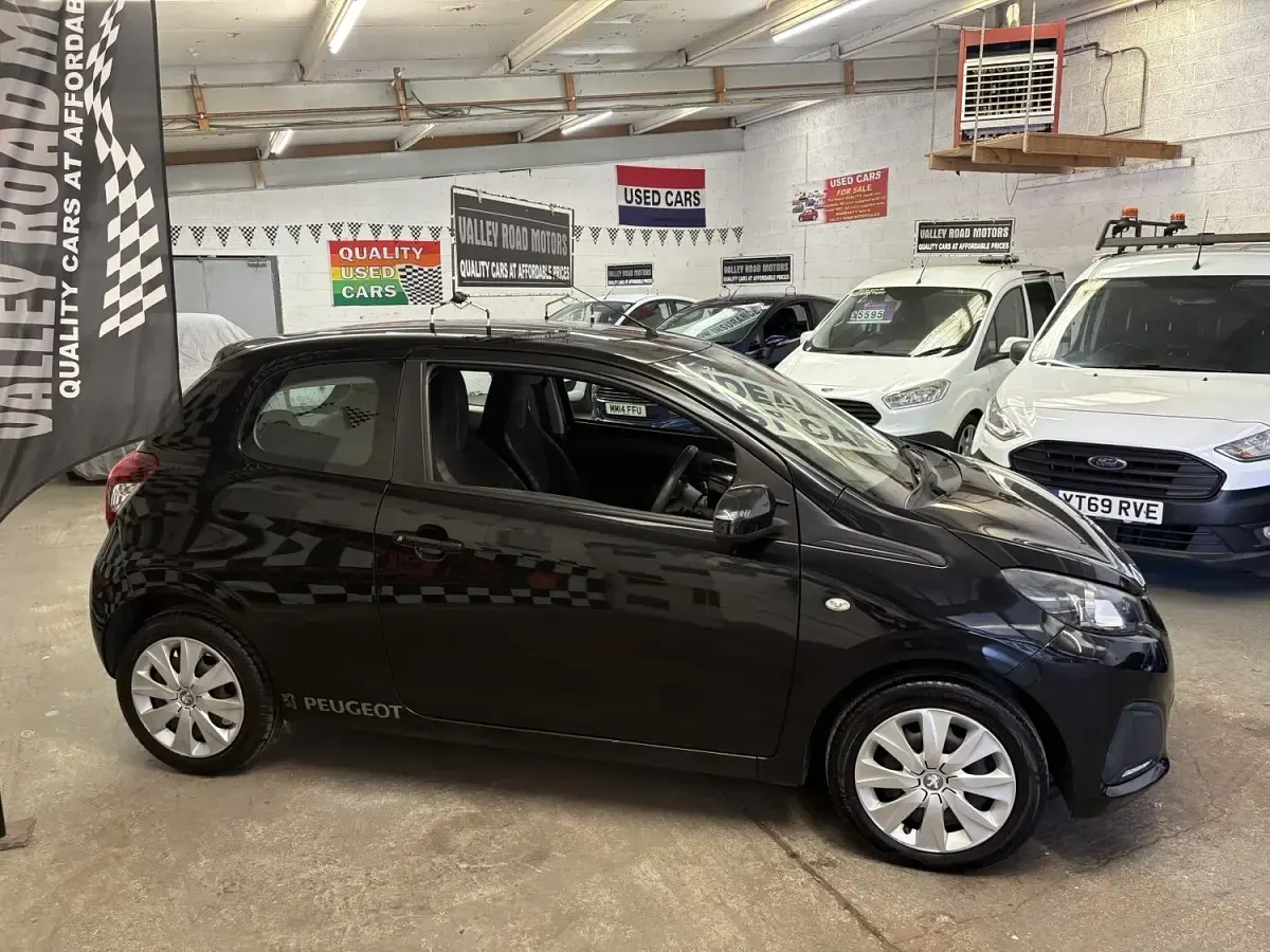 Used Peugeot 108 Active 68 HP (50 kW) 2015 Black Hatchback