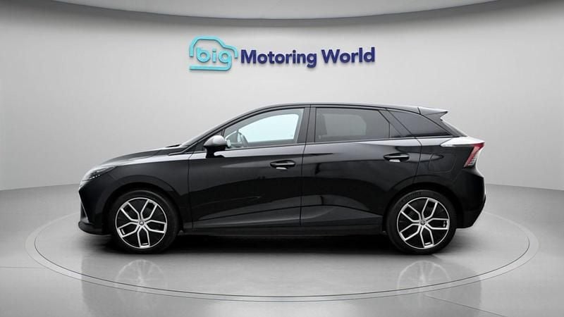 Begagnad MG MG4 EV Trophy 319 kW (435 HK) 2023 Svart Halvkombi