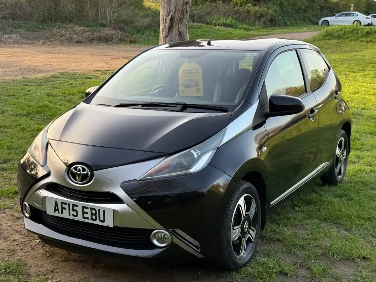 Gebraucht Toyota Aygo X-clusiv 68 PS (50 kW) 2015 Schwarz Kleinwagen