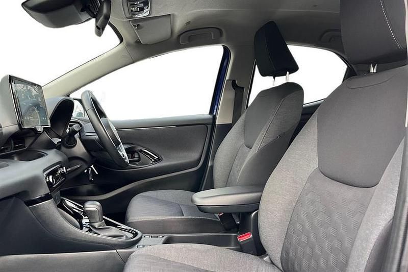 Used Toyota Yaris Hybrid Design 116 HP (85 kW) 2024 Juniper blue Hatchback