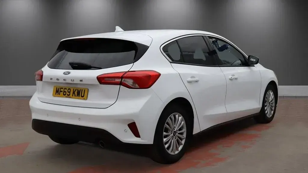 Used Ford Focus Titanium 125 HP (91 kW) 2019 White Hatchback