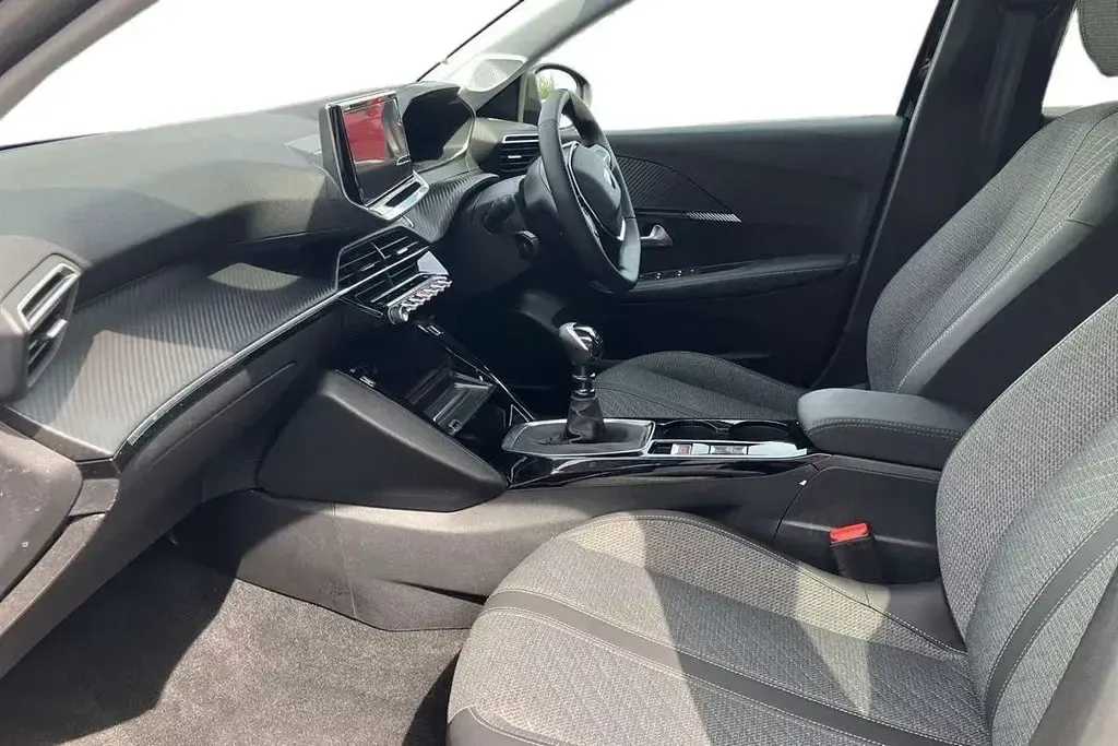 Second-hand Peugeot 208 Allure 101 CP (74 kW) 2025 Hatchback