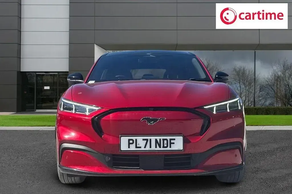 Begagnad Ford Mustang Extended Range 351 HK (258 kW) 2022 Röd Halvkombi