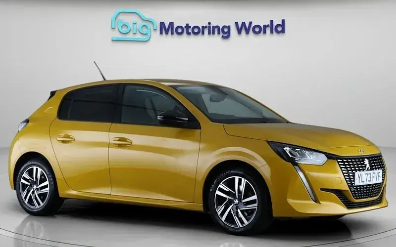 Used Peugeot 208 Allure+ 102 HP (75 kW) 2023 Hatchback
