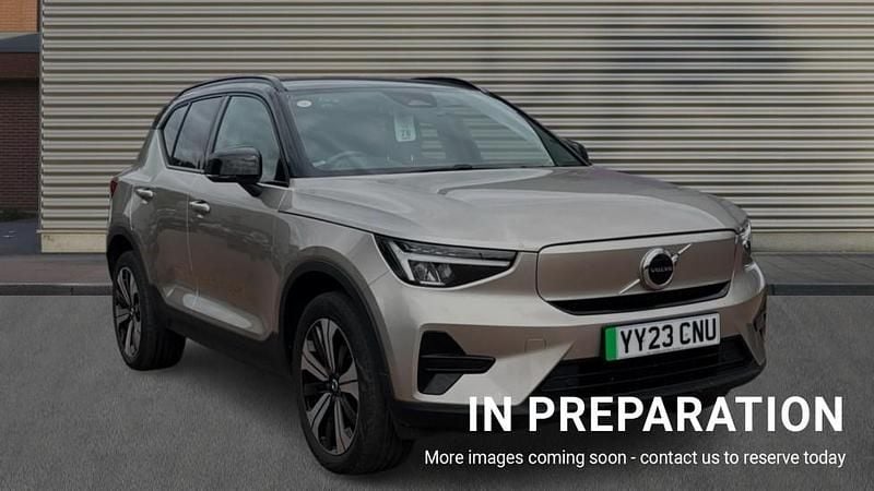 Gold Used 2023 Volvo XC40 Core SUV | £21,597 (Good price) - Image 1/4