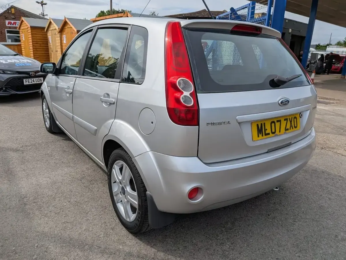 Used Ford Fiesta Zetec 2007 Silver Hatchback