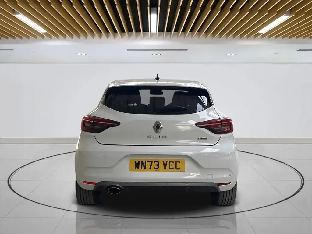 Used Renault Clio RS Line 90 HP (66 kW) 2023 White Hatchback