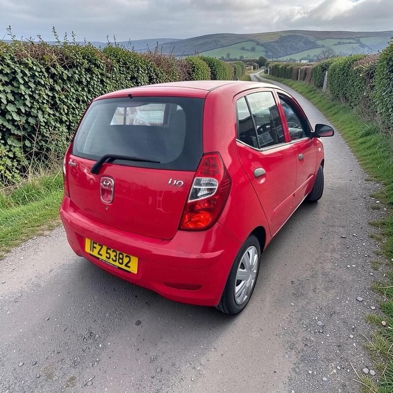 Used Hyundai i10 Classic 85 HP (62 kW) 2012 Red Hatchback