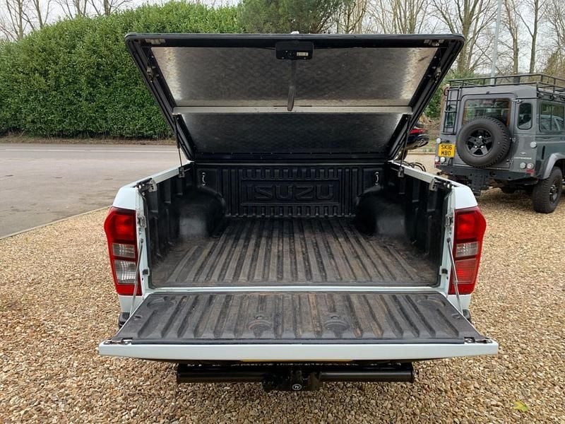 Used Isuzu D-Max 160 HP (117 kW) 2017 White Pickup