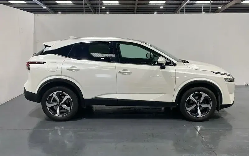 Used Nissan Qashqai N-Connecta 140 HP (102 kW) 2023 White SUV